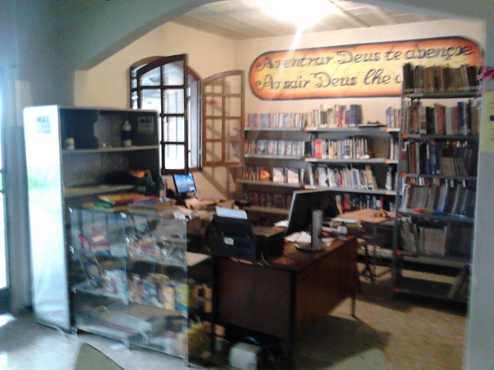 A primeira biblioteca. Uma materialização do Projeto Valvi.